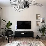 Cozy Apartment Krasinski Garden