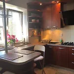Plac Bankowy Apartment, Metro