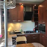 Plac Bankowy Apartment, Metro