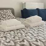 Zyczliwy Apartament Z Garazem