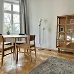 Chocimska 35 - Skwer Tarasa Szewczenki - Stary Mokotow