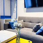Plum Apartment With Terrace #Self Check-In