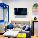 Plum Apartment With Terrace #Self Check-In
