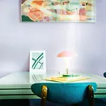Nouveau Vintage Apt At Old Town