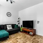 Praga Apartment - Terrace & Parking - By Rentujemy