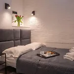 New World St Hostel And Private Room