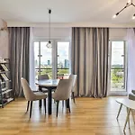 Wola Tower Deluxe Separate Bedroom With Free Garage - By Perfect Apart