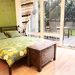 Lovely Garden Flat Near Royal Park