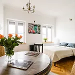 Local Apartment Poznanska