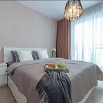 P And O Apartments Piekna