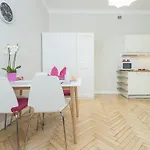 Delightful New Town Square Apartment