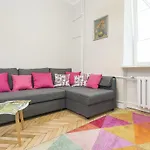Delightful New Town Square Apartment