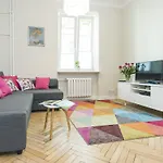 Delightful New Town Square Apartment