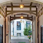 Residence St. Andrew\'S Palace
