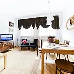 Sunny Apartment In Old Town