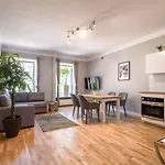 White Residence 4Rooms - City Center