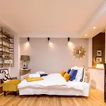 Golden Apartment With Air Condition By Your Freedom