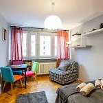 Legendary Women\'S Apartment