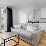 Metro Centrum Light Apartment