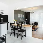 First Central Apartments By Noclegi Renters