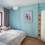 Modern Apartment In Warsaw