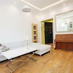 Warsaw Concierge Traveller\'S Nest Wspolna