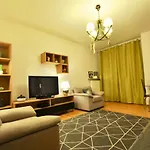 Mlociny Metro Apartment
