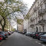 Warszawa, Centrum, Wiejska 15, Kamienica