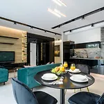 Zlota Luxury Apartments