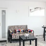 Sunny City Center Apartment