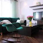 Stylish And Spacious By Cooee Apartments
