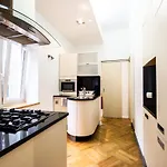 Kopernika Srodmiescie Apartment