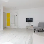 Rondo Onz Sunny Apartment