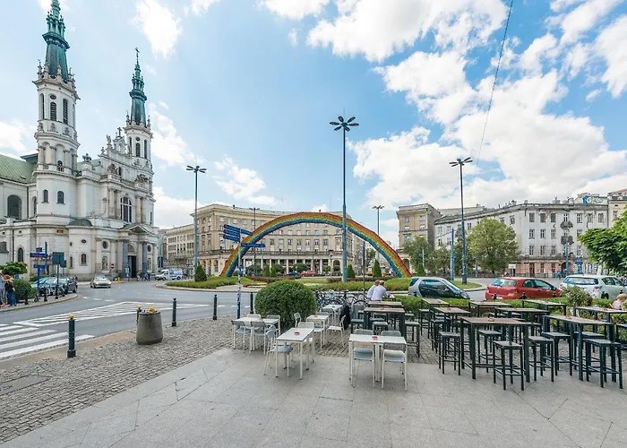 Zbawiciela Square P&O Serviced Apartments