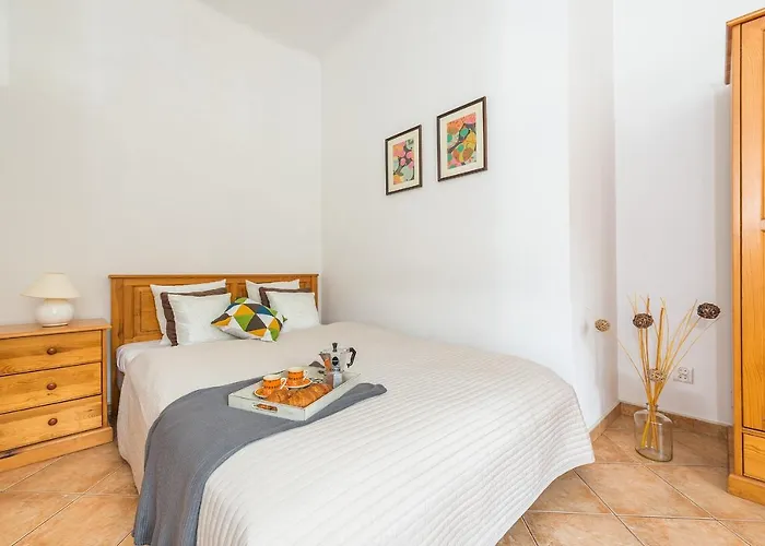 Zbawiciela Square P&O Serviced Apartments