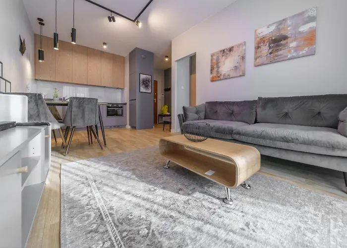 Bright And Charming- Golden Apartments- City Center&S18