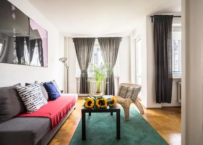 Oomph Warsaw Central 3-Bedroom Flat
