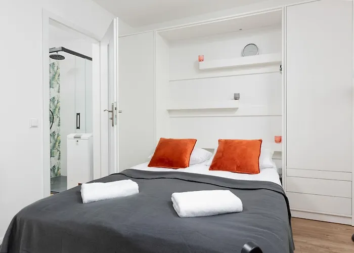 Studio Apartment Ochota Siemieńskiego by Renters