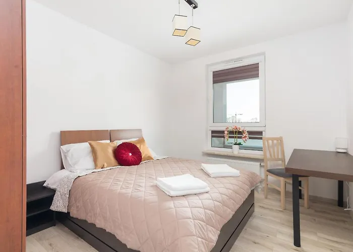 Metro Targowek Homely Apartment
