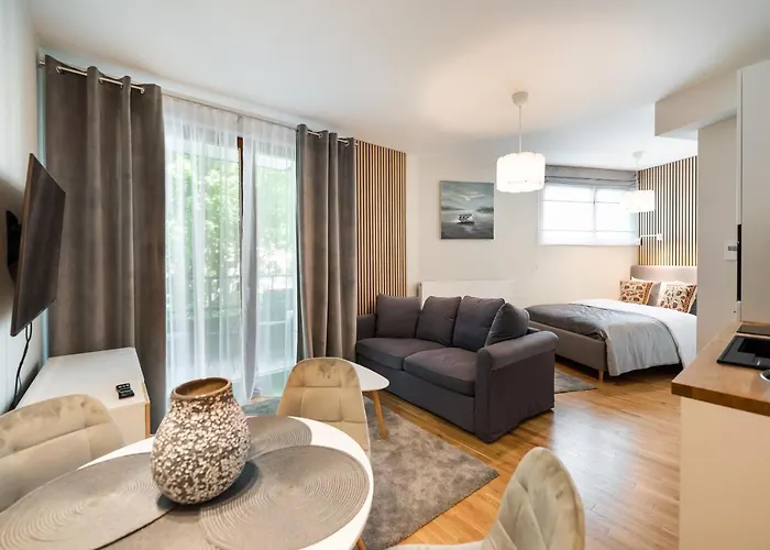 Aleja Solidarnosci Modern Apartment