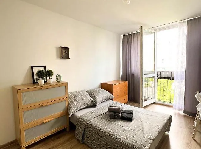 Cozy, Spacious Room In A Three-Room Apartment In The Very Center Of Warsaw