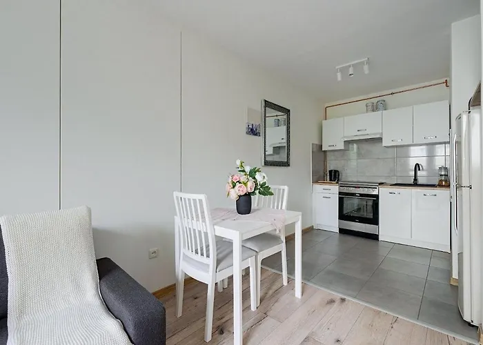 2Br Apt Modzelewskiego 100 With Balcony