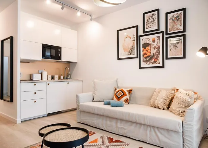 Wola Cosy White Apartment
