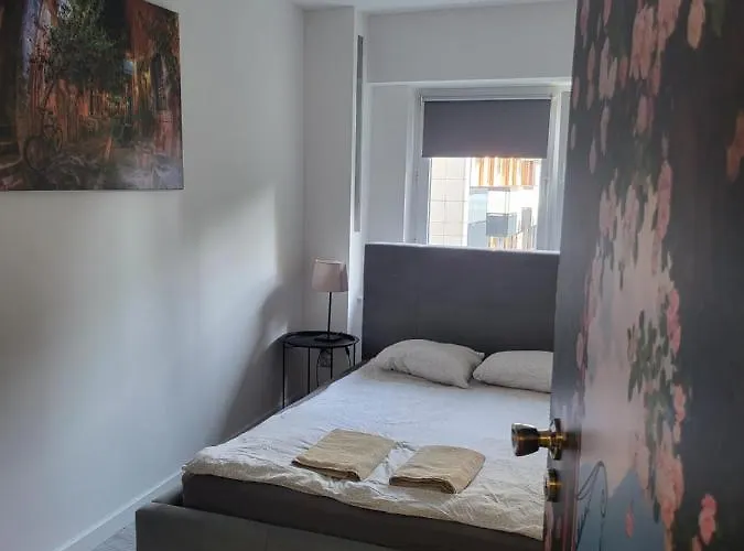 Studio Zelazna Rooms Near Old Town