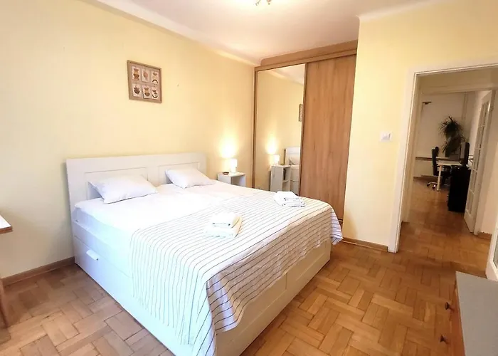 Happy Life - Apartment Next To Metro Station