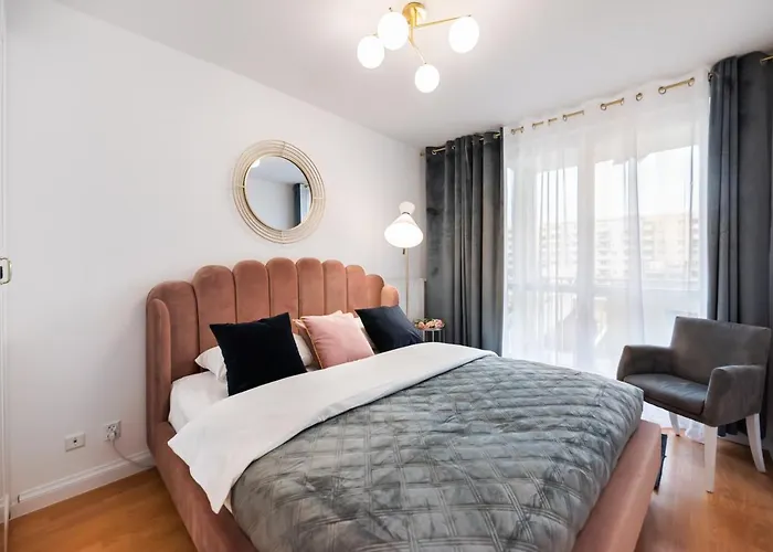 Metro Kondratowicza Velvet Apartment