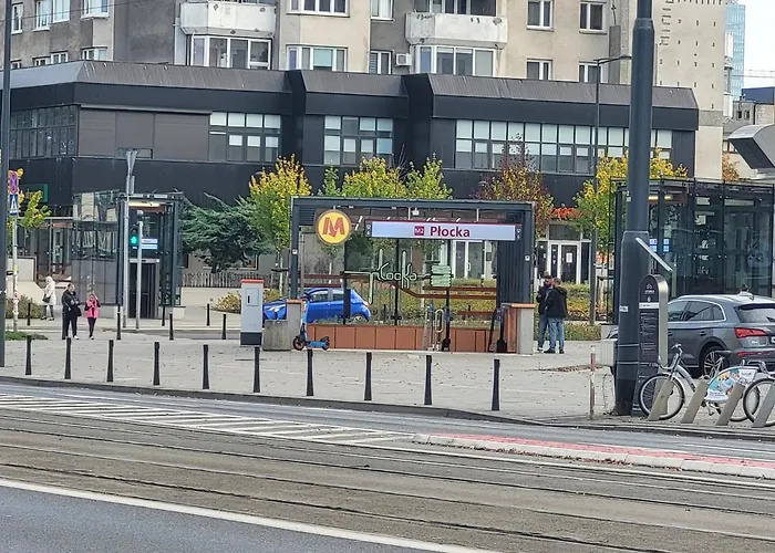 Metro Plocka Wolska House