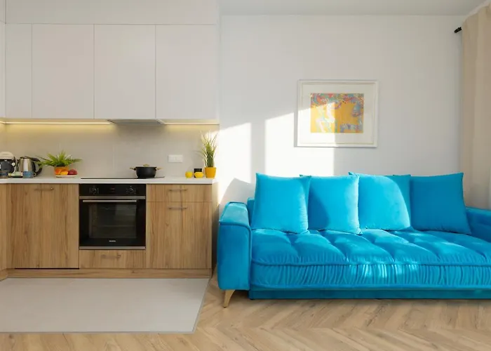 Zdziechowskiego Spacious Apartment With Parking By Renters