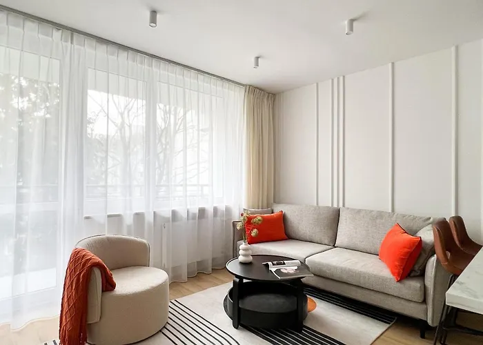 Gustowny Apartament Przy Metrze
