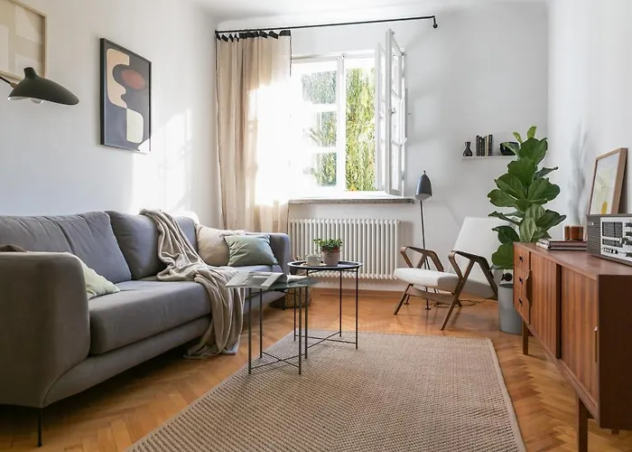 Modernist Suite In The Old Town